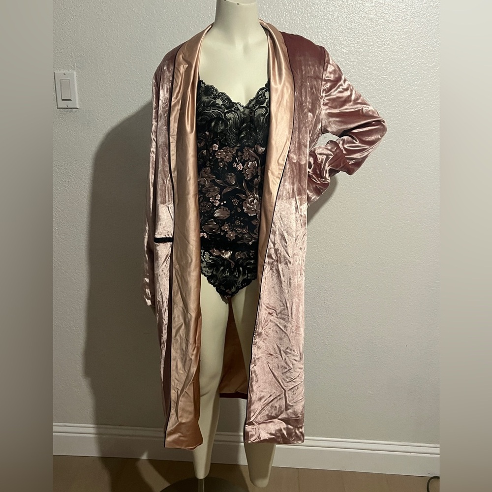 fleur du mal NWOT velvet smoking robe platinum rose m/l - Picture 3 of 4